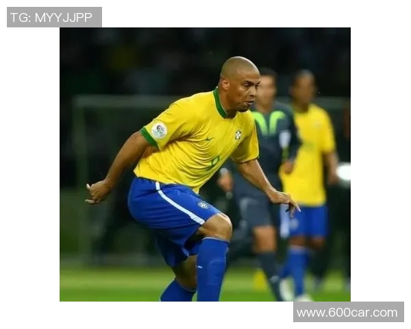 从巅峰到现在著名足球明星的辉煌与挑战对比分析