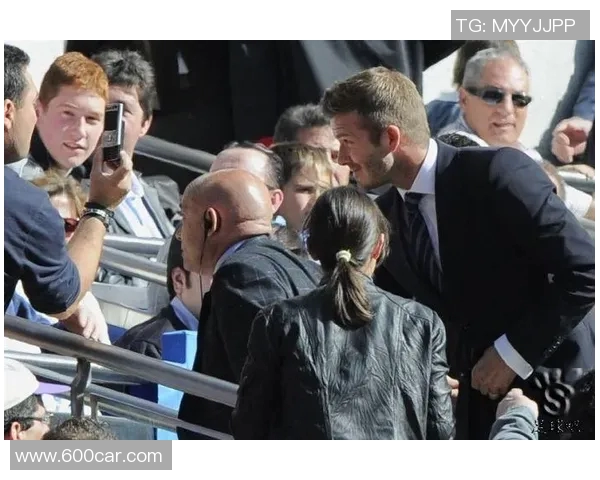 各大足球明星与女球迷亲密互动瞬间精彩图片分享